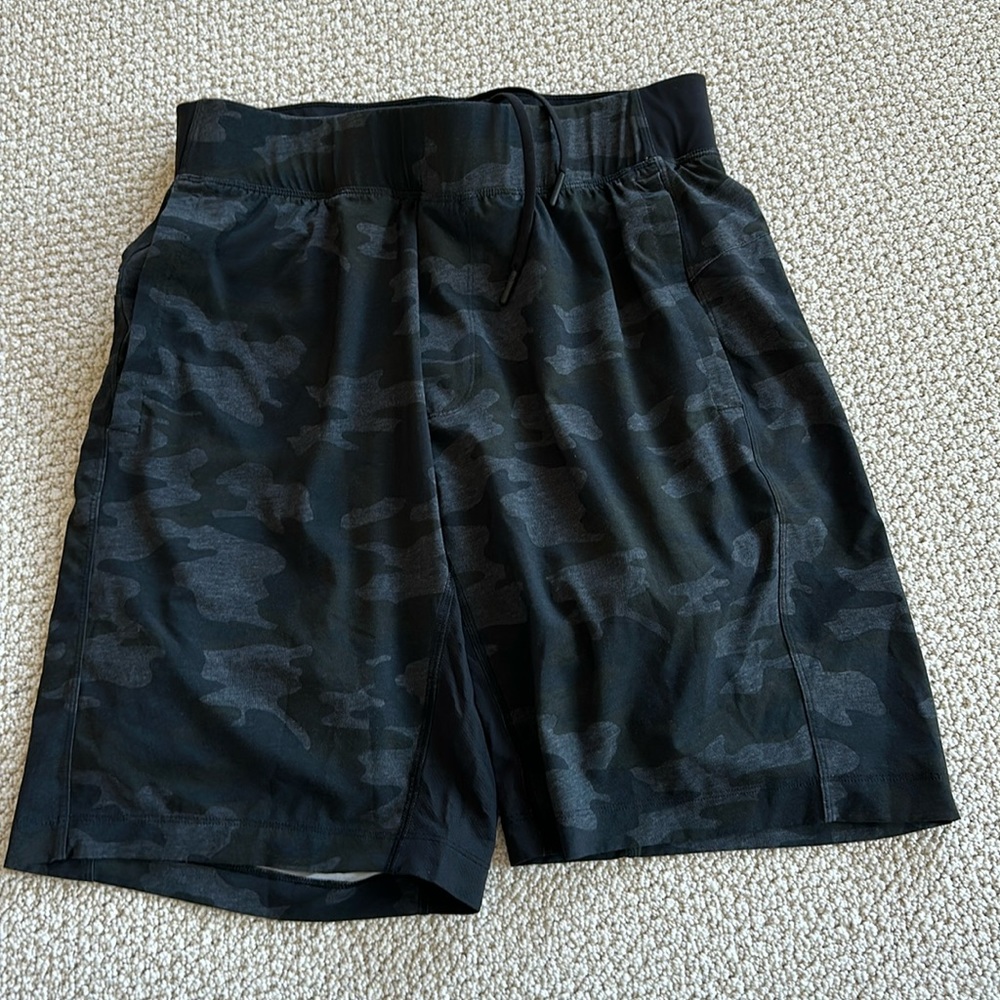 lululemon black camo shorts